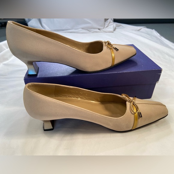 Stuart Weitzman Classic Pumps, Little Bow, Taupe Crepe,‎ patent heel, size 10 - Picture 5 of 10